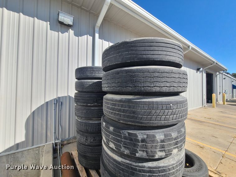 image for item EL9523 (24) 285/75R24.5LP tires