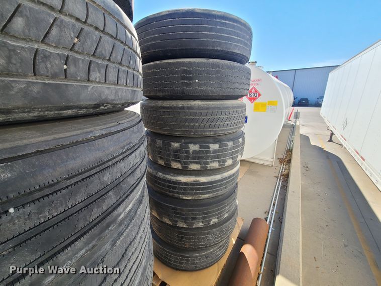 image for item EL9523 (24) 285/75R24.5LP tires