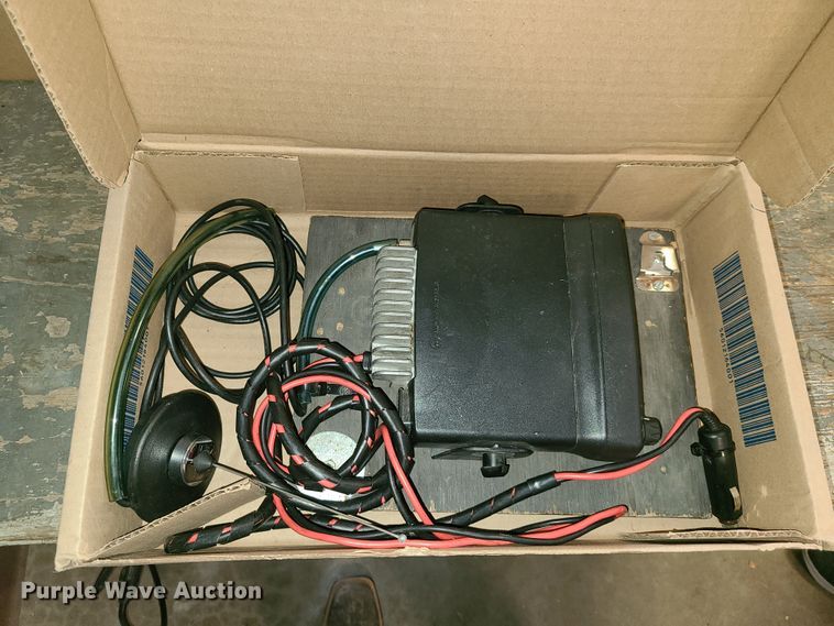 image for item EL9526 (28) CB radios