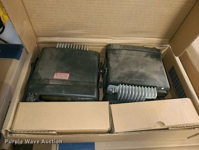 image for item EL9526 (28) CB radios