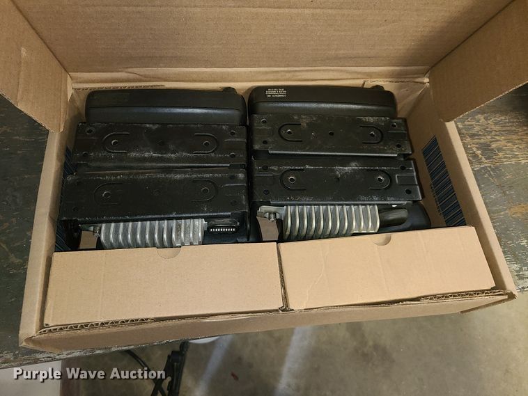 image for item EL9526 (28) CB radios