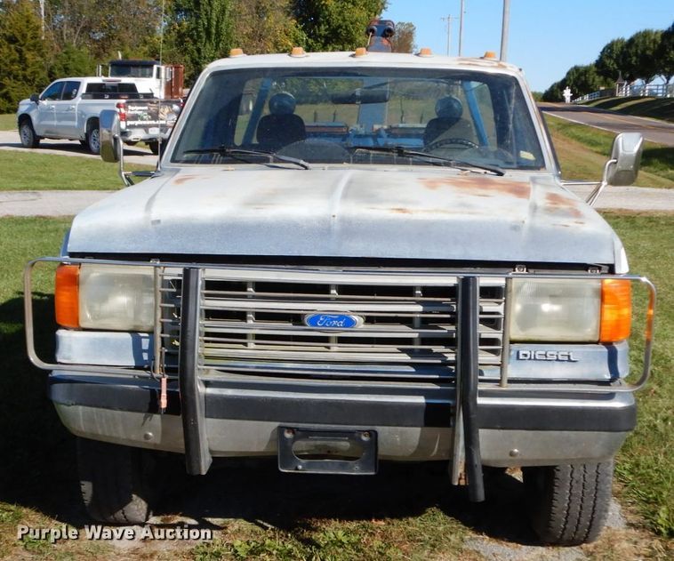 image for item FG9528 1989 Ford F450 Super Duty XL  tow truck