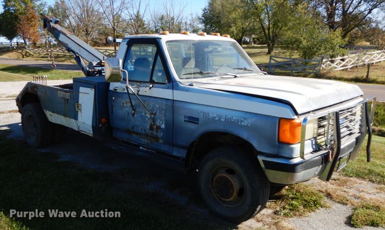 image for item FG9528 1989 Ford F450 Super Duty XL  tow truck