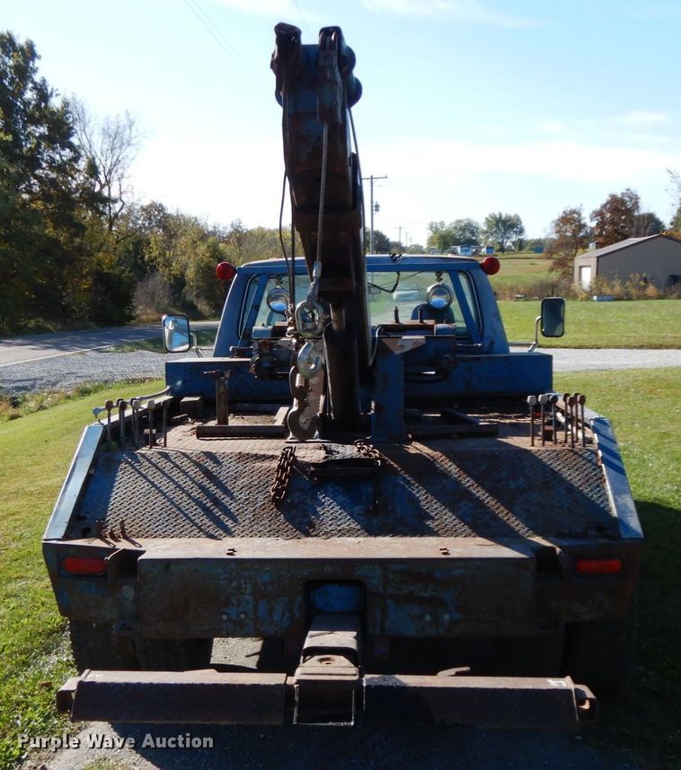 image for item FG9528 1989 Ford F450 Super Duty XL  tow truck
