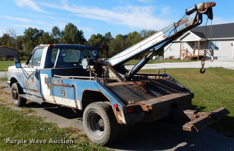 image for item FG9528 1989 Ford F450 Super Duty XL  tow truck