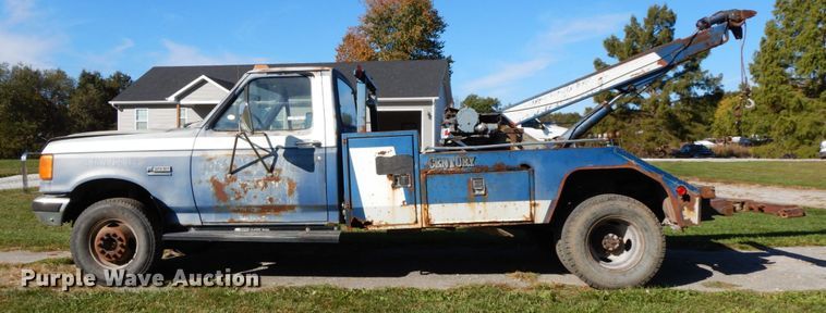 image for item FG9528 1989 Ford F450 Super Duty XL  tow truck