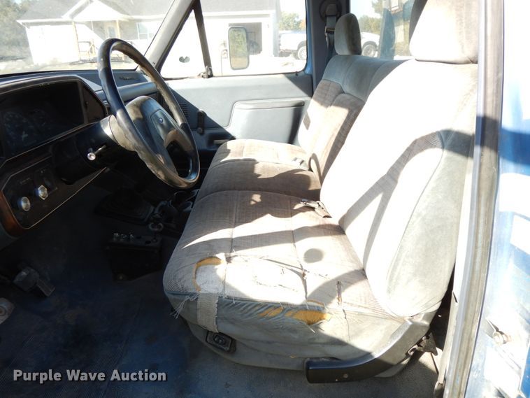 image for item FG9528 1989 Ford F450 Super Duty XL  tow truck