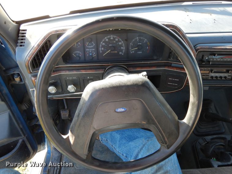 image for item FG9528 1989 Ford F450 Super Duty XL  tow truck