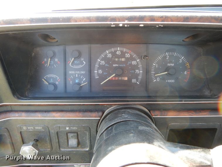 image for item FG9528 1989 Ford F450 Super Duty XL  tow truck