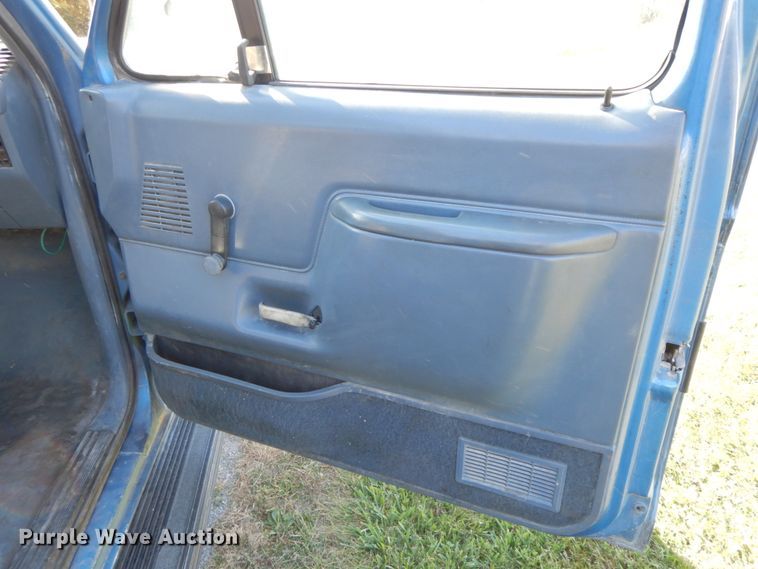 image for item FG9528 1989 Ford F450 Super Duty XL  tow truck