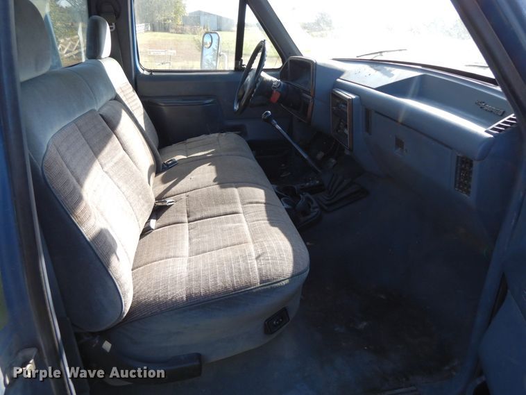 image for item FG9528 1989 Ford F450 Super Duty XL  tow truck