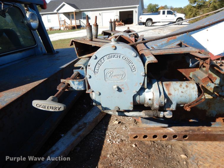 image for item FG9528 1989 Ford F450 Super Duty XL  tow truck