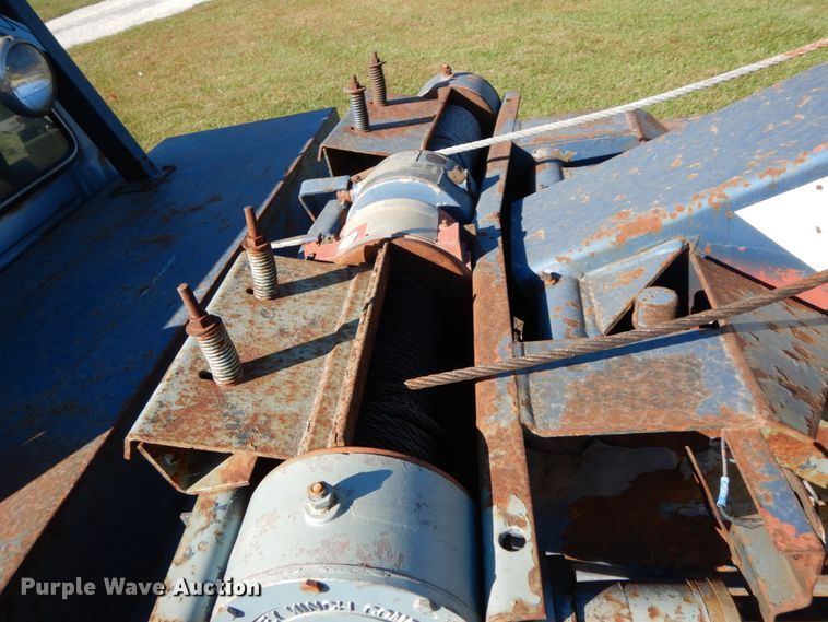 image for item FG9528 1989 Ford F450 Super Duty XL  tow truck