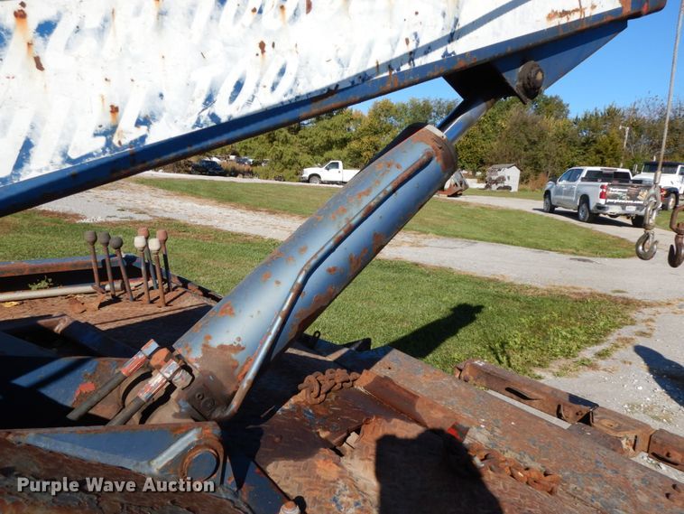 image for item FG9528 1989 Ford F450 Super Duty XL  tow truck