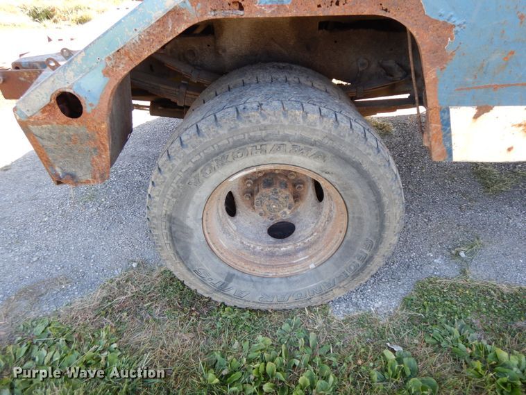 image for item FG9528 1989 Ford F450 Super Duty XL  tow truck