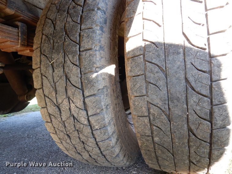 image for item FG9528 1989 Ford F450 Super Duty XL  tow truck