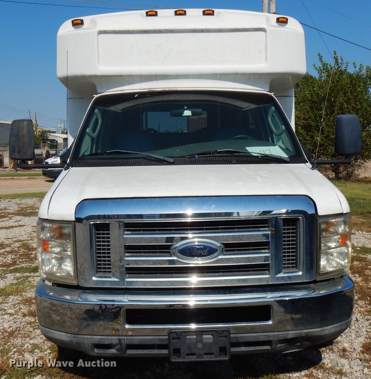 image for item FR9112 2008 Ford E350  shuttle bus