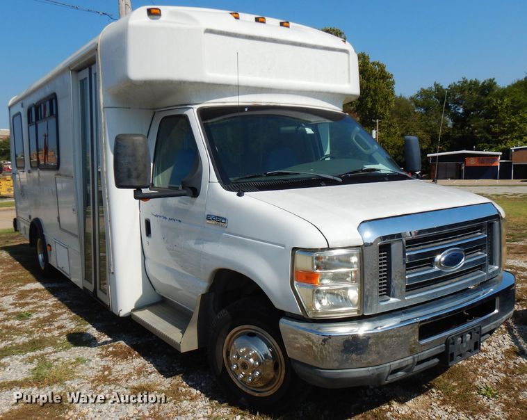 image for item FR9112 2008 Ford E350  shuttle bus
