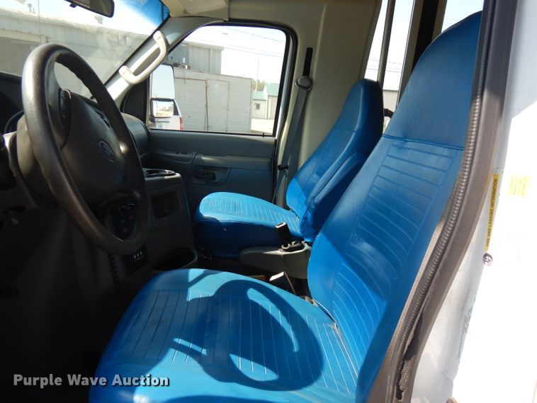 image for item FR9112 2008 Ford E350  shuttle bus