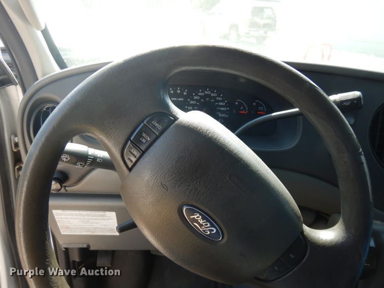 image for item FR9112 2008 Ford E350  shuttle bus