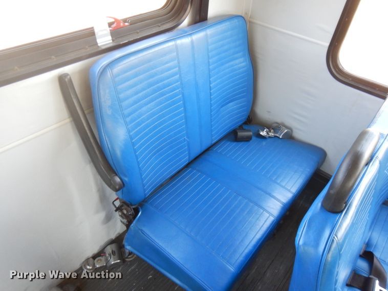 image for item FR9112 2008 Ford E350  shuttle bus