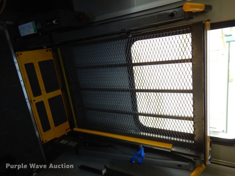 image for item FR9112 2008 Ford E350  shuttle bus