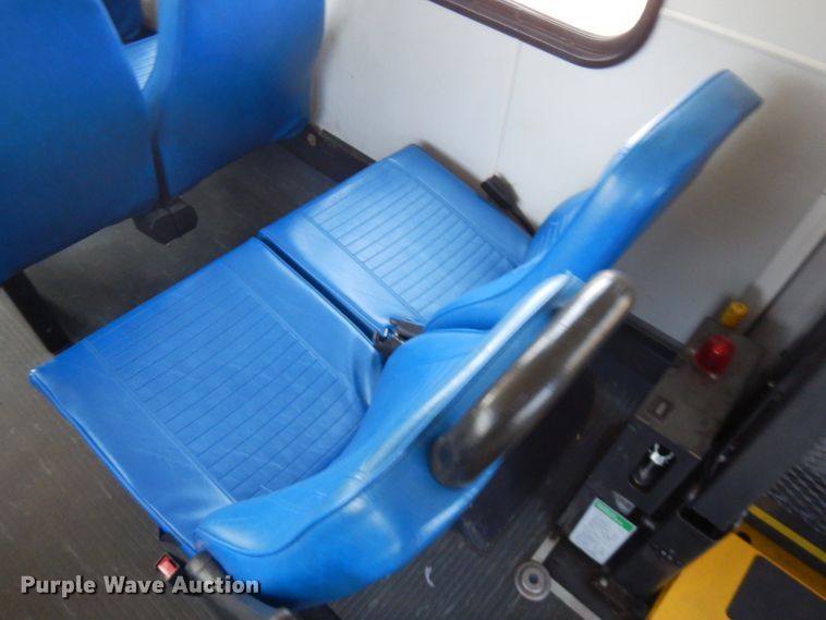 image for item FR9112 2008 Ford E350  shuttle bus