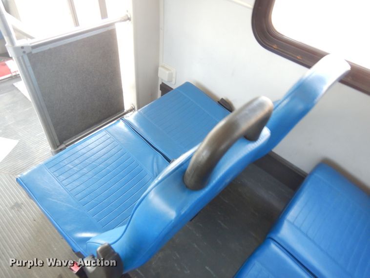 image for item FR9112 2008 Ford E350  shuttle bus