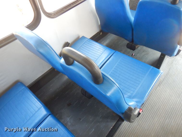 image for item FR9112 2008 Ford E350  shuttle bus