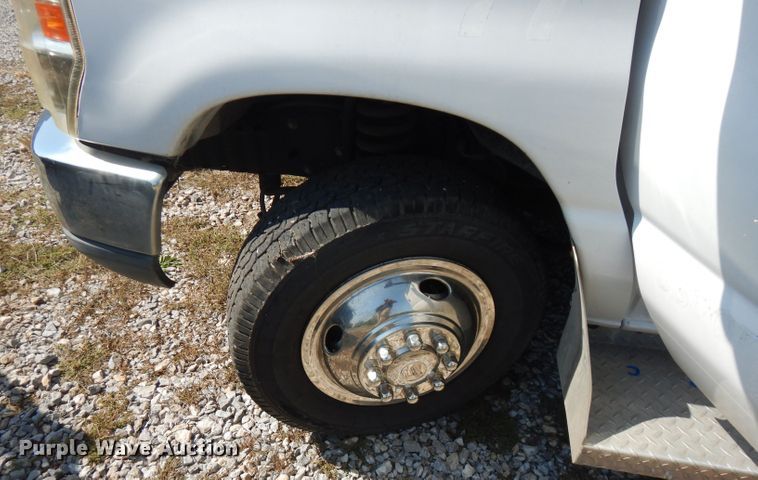 image for item FR9112 2008 Ford E350  shuttle bus