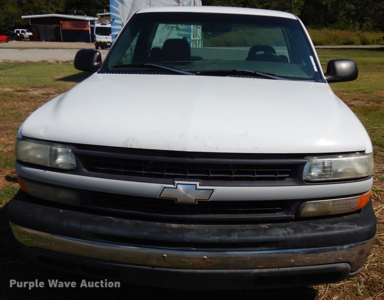 image for item FR9115 2001 Chevrolet Silverado 1500  utility bed pickup truck