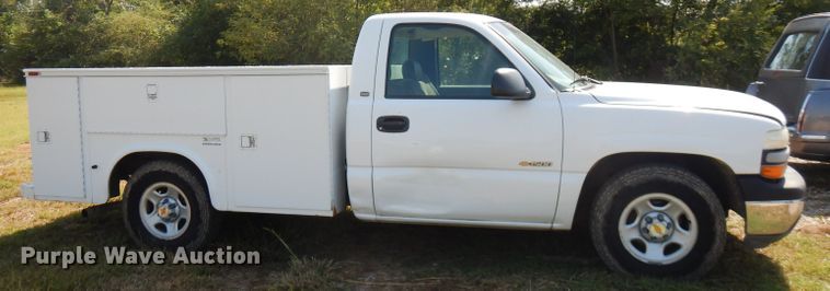 image for item FR9115 2001 Chevrolet Silverado 1500  utility bed pickup truck