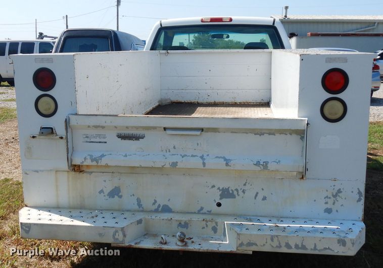 image for item FR9115 2001 Chevrolet Silverado 1500  utility bed pickup truck