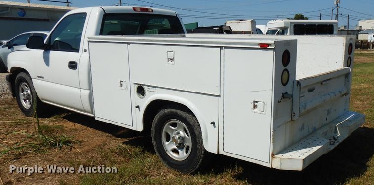 image for item FR9115 2001 Chevrolet Silverado 1500  utility bed pickup truck