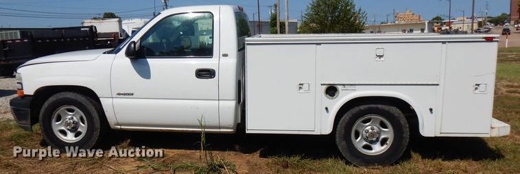 image for item FR9115 2001 Chevrolet Silverado 1500  utility bed pickup truck