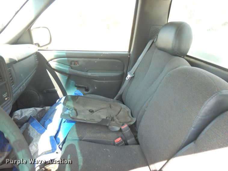 image for item FR9115 2001 Chevrolet Silverado 1500  utility bed pickup truck