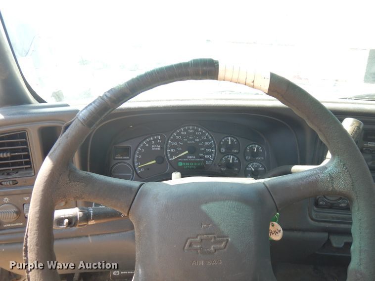 image for item FR9115 2001 Chevrolet Silverado 1500  utility bed pickup truck