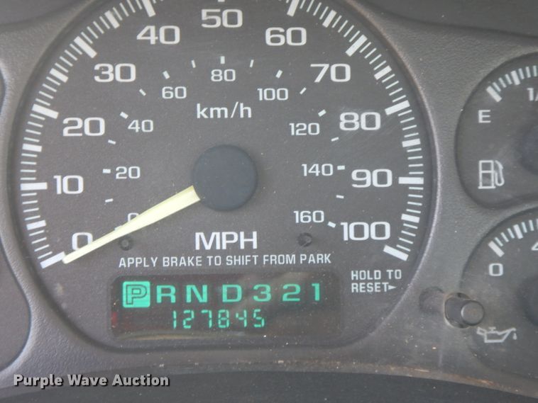 image for item FR9115 2001 Chevrolet Silverado 1500  utility bed pickup truck