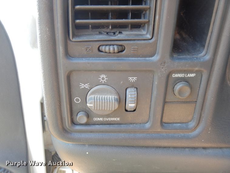 image for item FR9115 2001 Chevrolet Silverado 1500  utility bed pickup truck