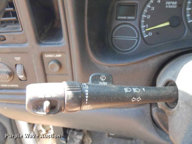 image for item FR9115 2001 Chevrolet Silverado 1500  utility bed pickup truck