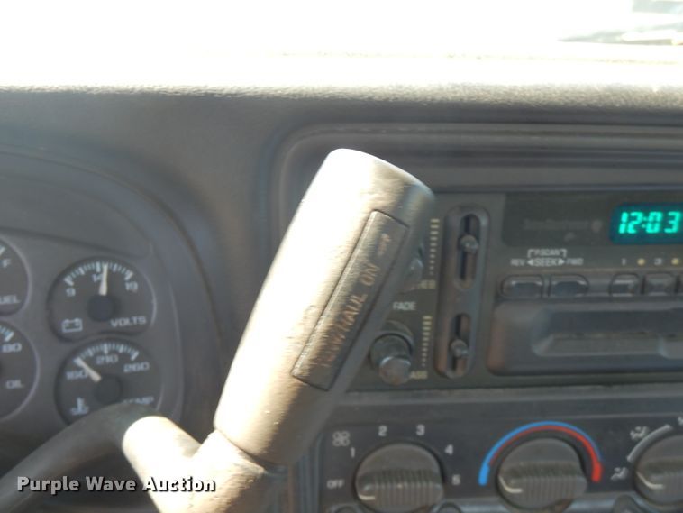 image for item FR9115 2001 Chevrolet Silverado 1500  utility bed pickup truck