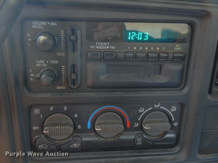 image for item FR9115 2001 Chevrolet Silverado 1500  utility bed pickup truck