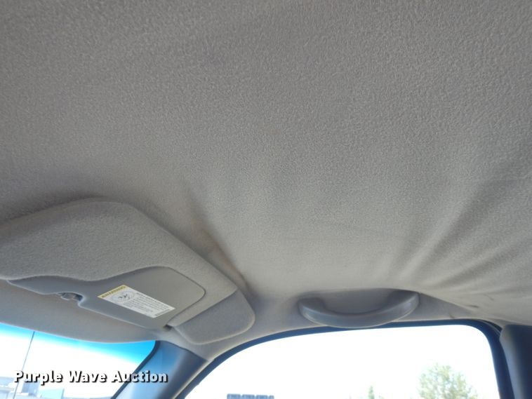 image for item FR9115 2001 Chevrolet Silverado 1500  utility bed pickup truck