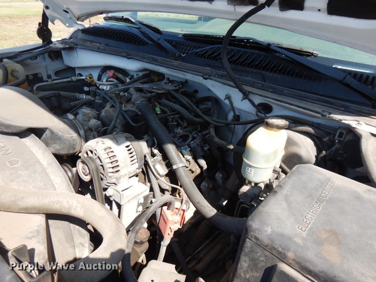 image for item FR9115 2001 Chevrolet Silverado 1500  utility bed pickup truck