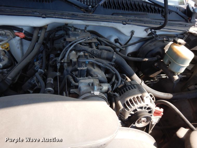 image for item FR9115 2001 Chevrolet Silverado 1500  utility bed pickup truck