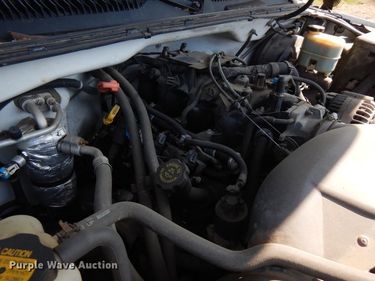 image for item FR9115 2001 Chevrolet Silverado 1500  utility bed pickup truck