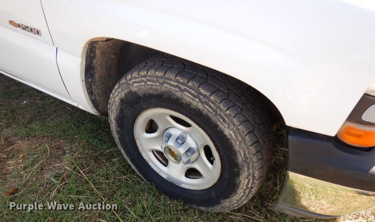 image for item FR9115 2001 Chevrolet Silverado 1500  utility bed pickup truck