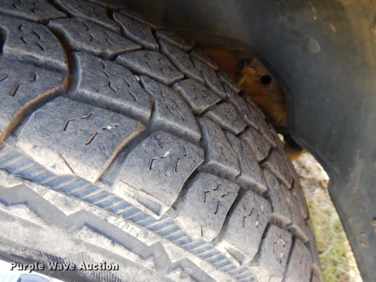 image for item FR9115 2001 Chevrolet Silverado 1500  utility bed pickup truck