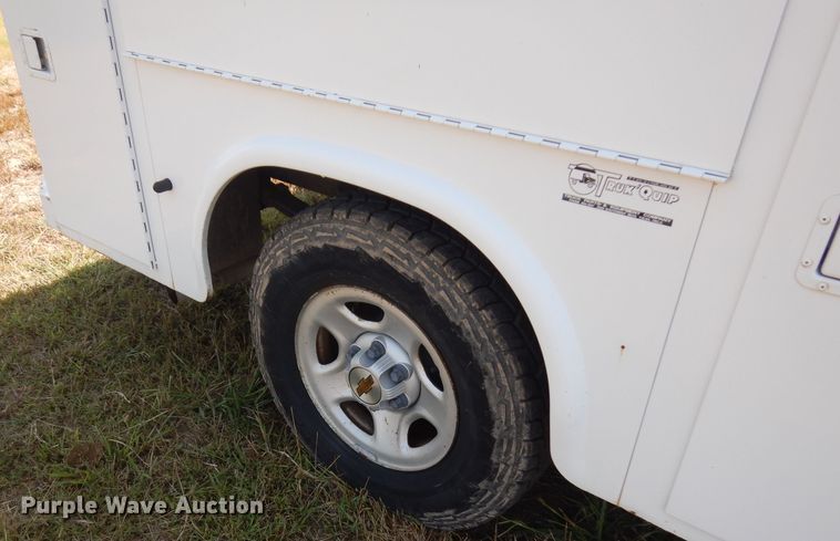 image for item FR9115 2001 Chevrolet Silverado 1500  utility bed pickup truck