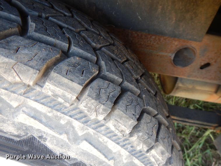 image for item FR9115 2001 Chevrolet Silverado 1500  utility bed pickup truck